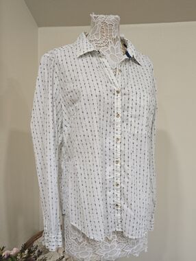 Maurices White Button-Up Shirt with Navy Arrow Print